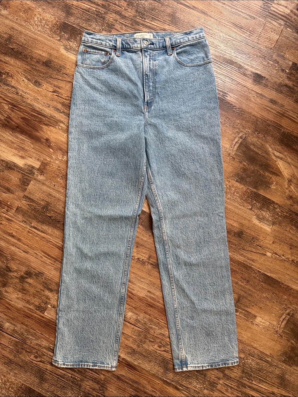 Abercrombie & Fitch Ultra High Rise The 90’s Straight Jean Size 30 Regular